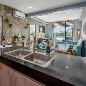 Luxe Modern-5 Star Area-walk 2 Beach-pool-bbq-view-king Bed Apartment Mazatlan